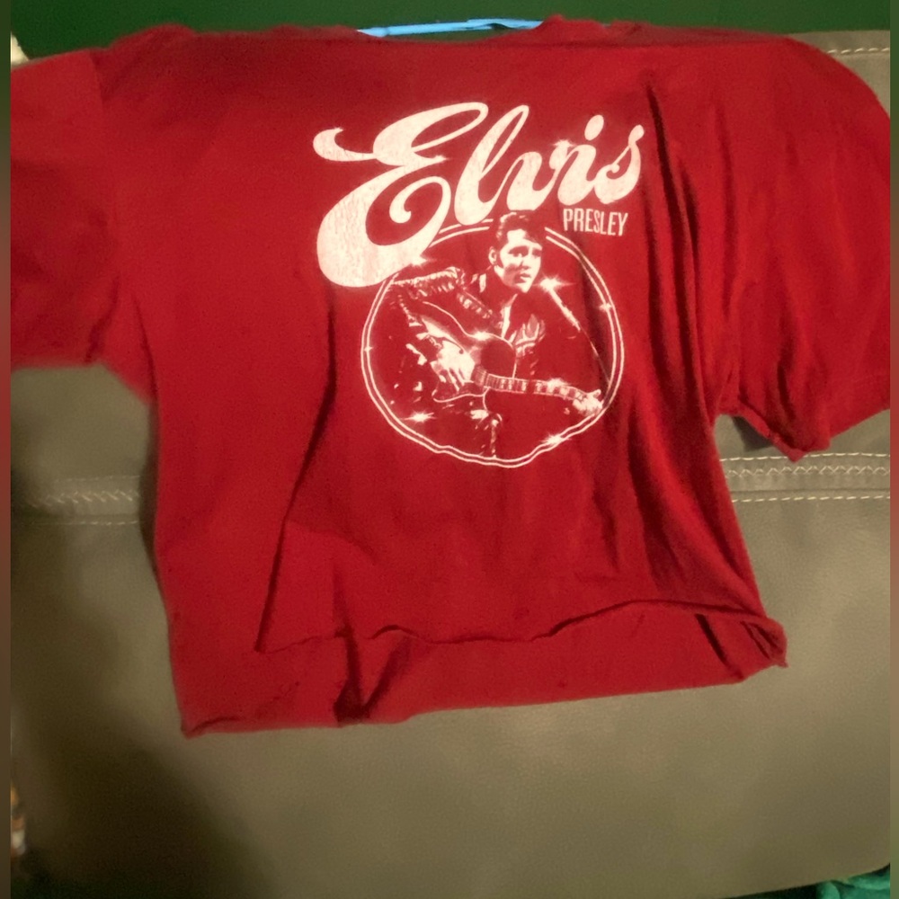 Women’s Elvis t-shirt, not a crop top but shorter than a regular t-shirt.